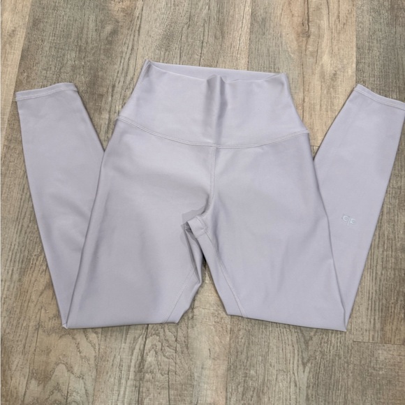 ALO Yoga Airlift Leggings - 7/8 - Picture 3 of 5